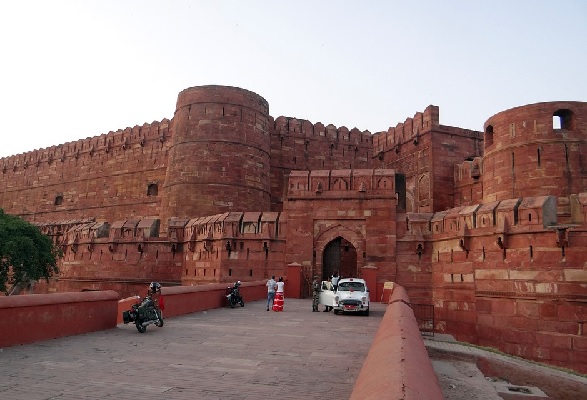 Akbar Darwaza