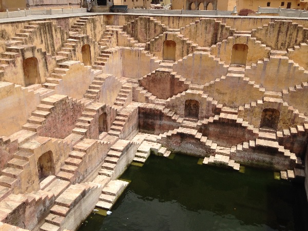 Panna Meena ka Kund