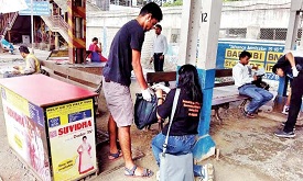 Charni Road station